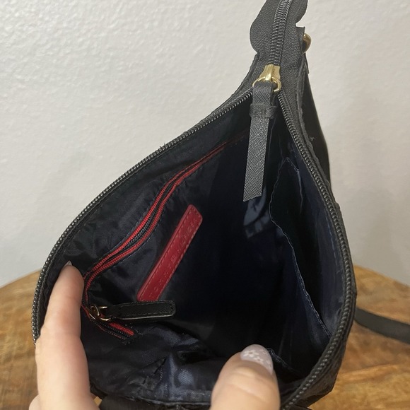 Vintage Tommy Hilfiger Black Crossbody 9x9 with Strap Included Y2K Style - Picture 5 of 8